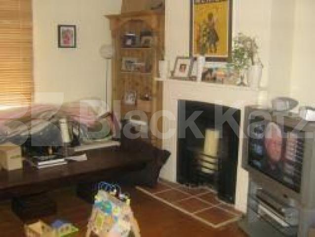 			2 Bedroom, 1 bath, 1 reception House			 Walmer Road, NOTTING HILL /HOLLAND PK W11